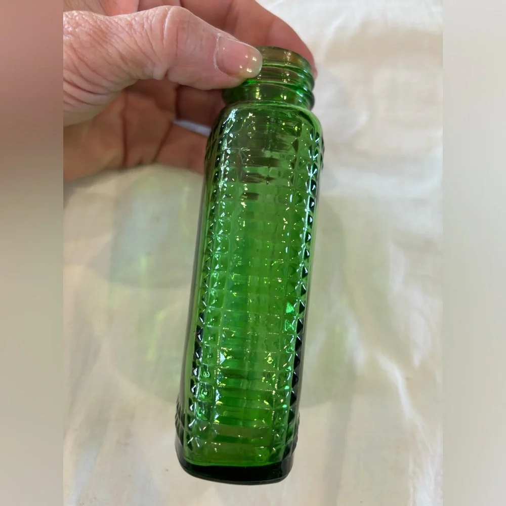 Vintage anchor hocking Emerald‎ Green studied English hobnail bottle.
